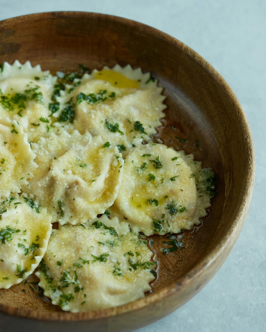 Ravioli cu ricotta și sos de trufe