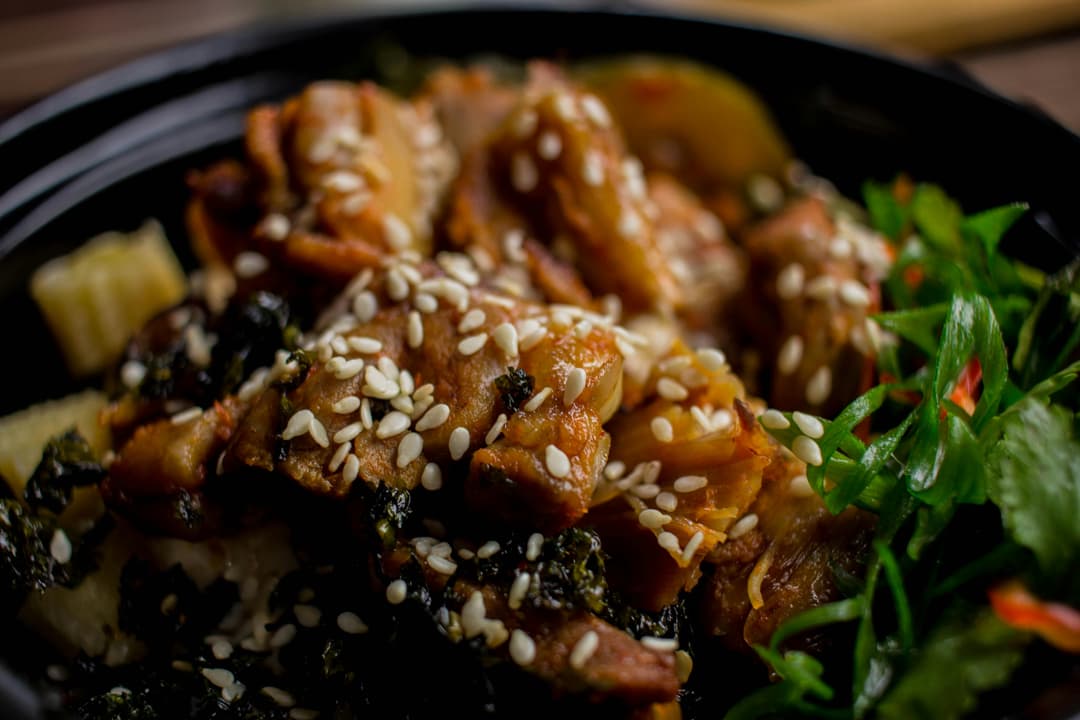 Pui sous-vide cu legume caramelizate